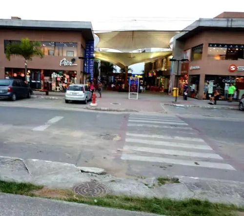Casa em Unamar,Cabo Frio,à 200m da praia,em condomínio com segurança 24 hs