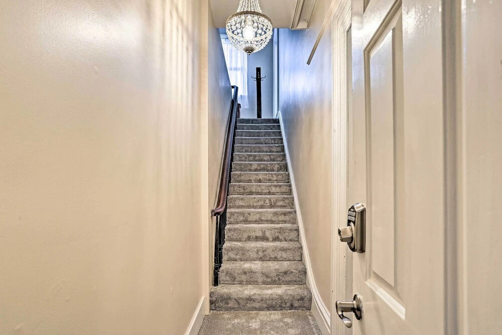 Historic Poughkeepsie Apt - Walkable Location