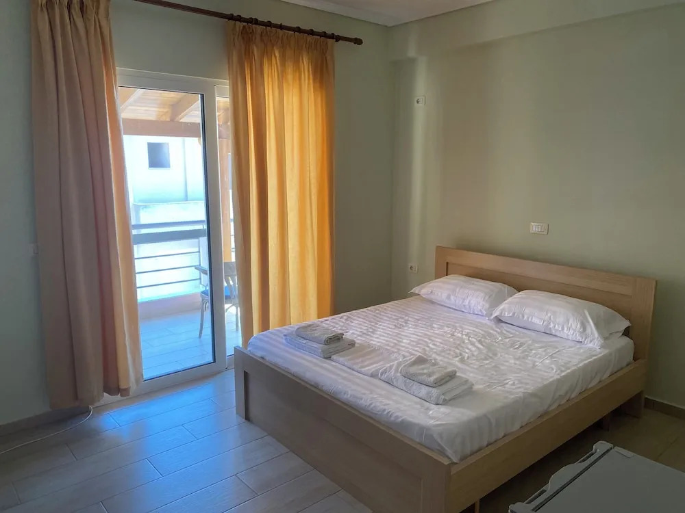 Room-blue Breeze Side View Apartment
