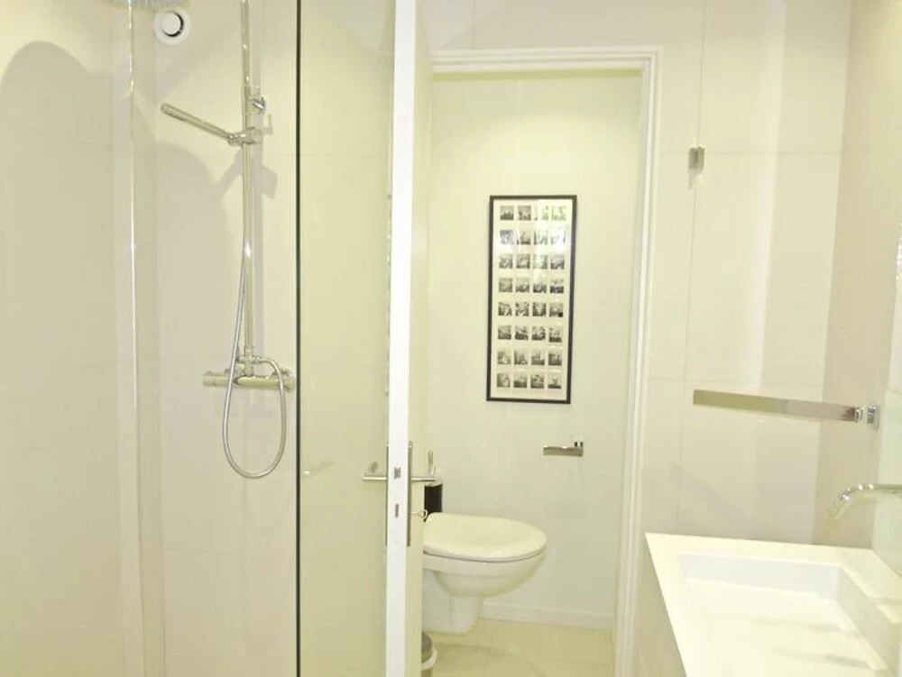 Apartment 85