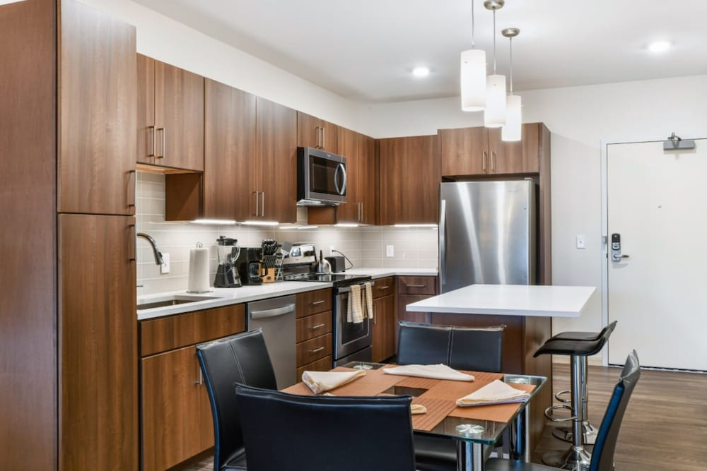Global Luxury Suites University Circle
