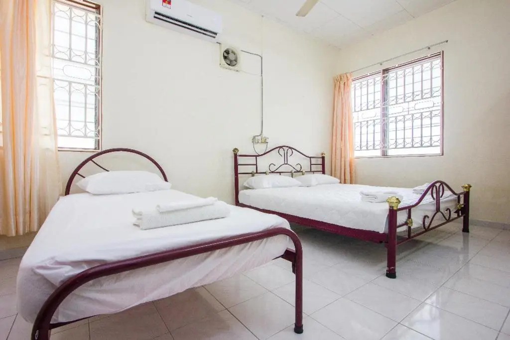 Sweet Home With 2 Auto Gates at BM, Penang, Msia