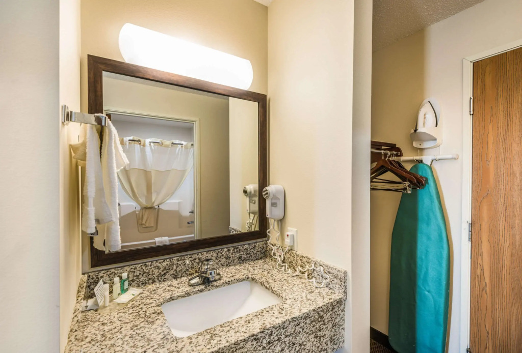 Quality Inn & Suites Eldridge Davenport North