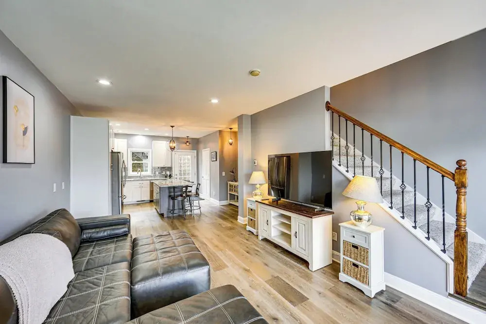 2 Mi to Market Sq! Row House w/ Dedicated Office