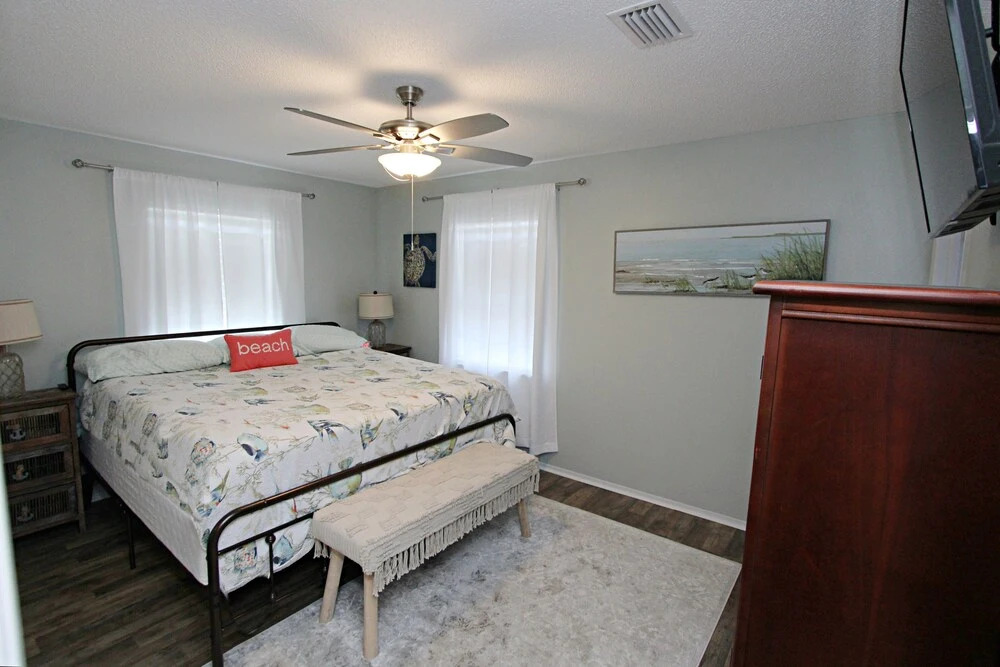The Peaceful One 3 Bedroom Home by Redawning