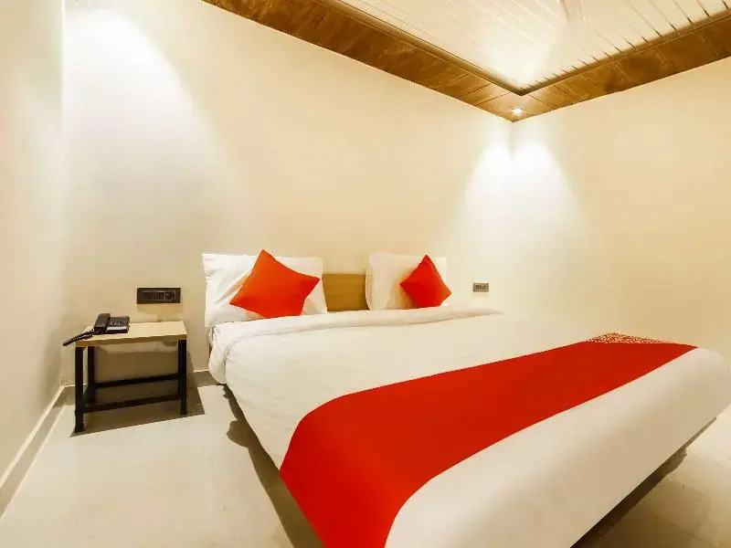 Hotel O Ashirwad home Near Pitampura