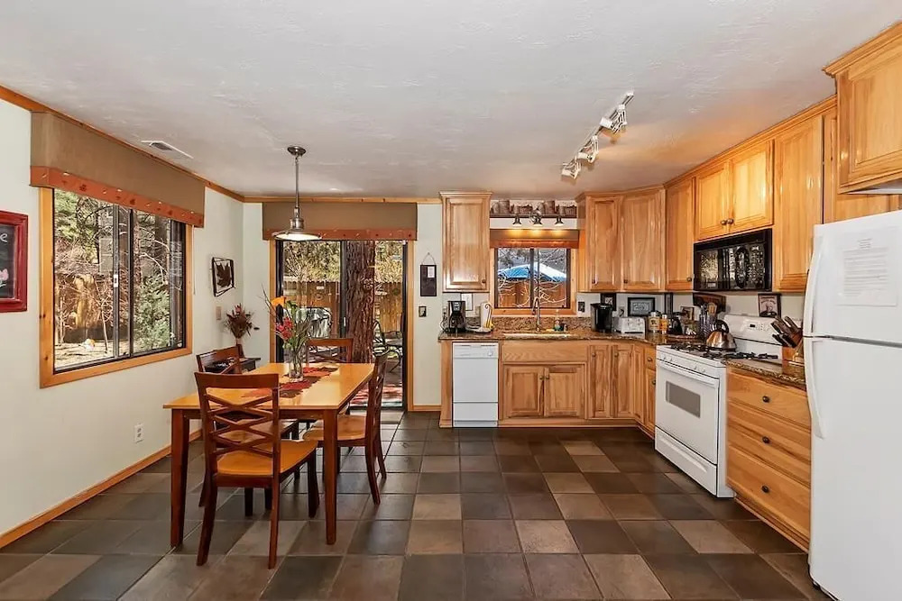 041 - Snowcrest Cottage