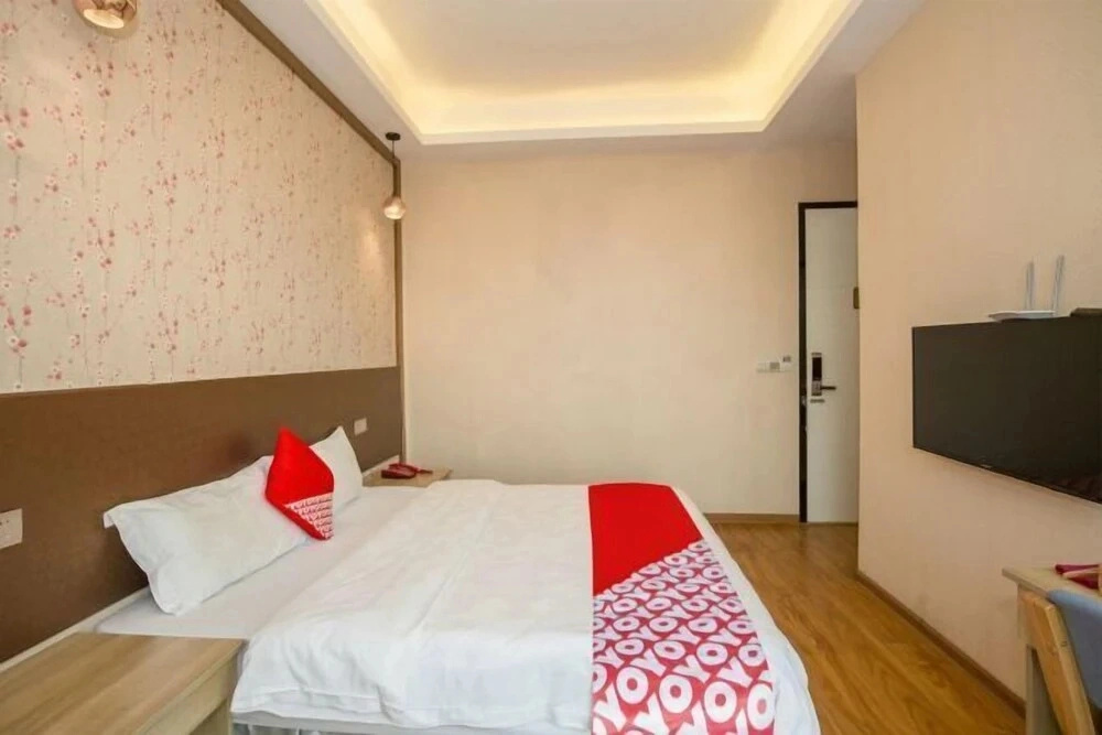 Golden Sunshine Hotel