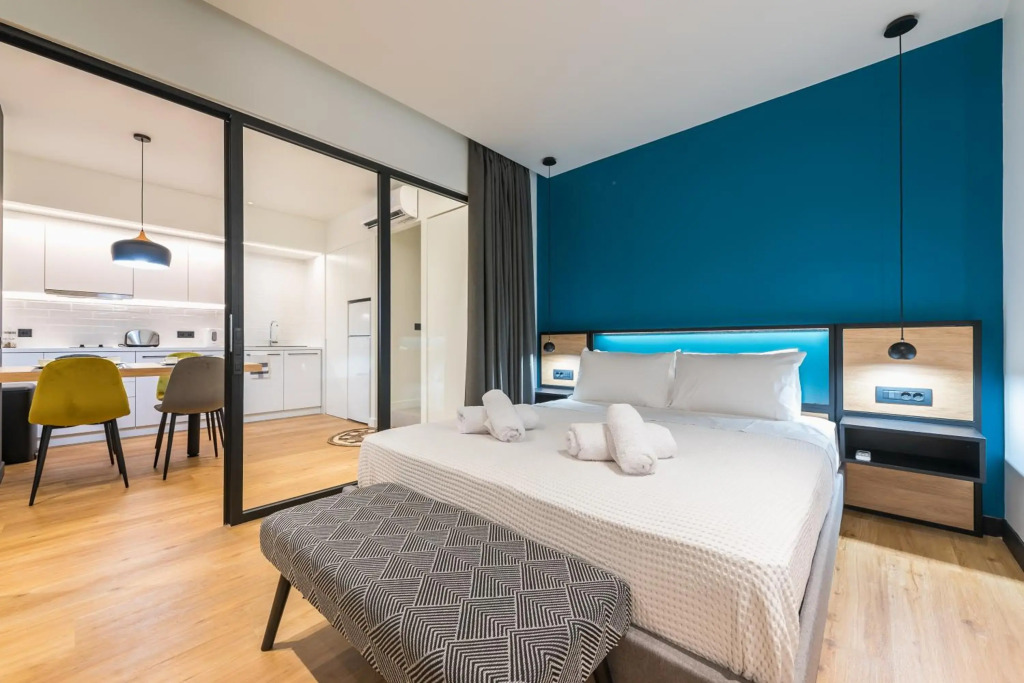 Brand New Ermou Veni Apartment