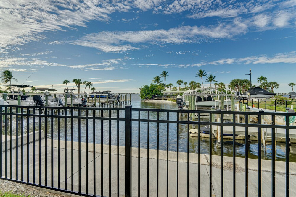 Private Beach & Pool Access! Fort Myers Getaway