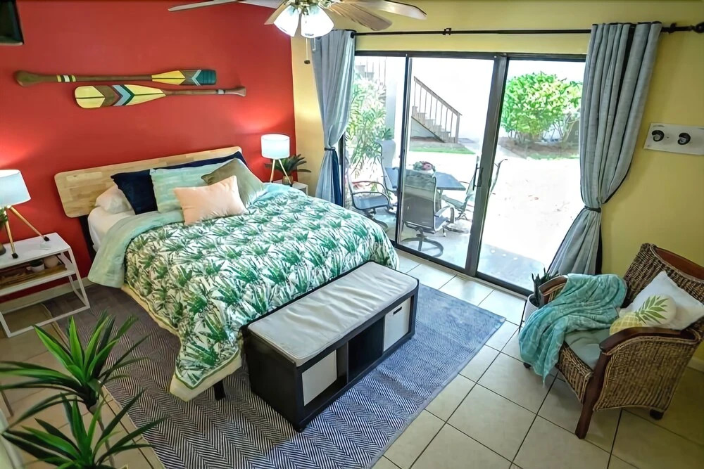 Blue Surf 18 - 2 Br townhouse by RedAwning