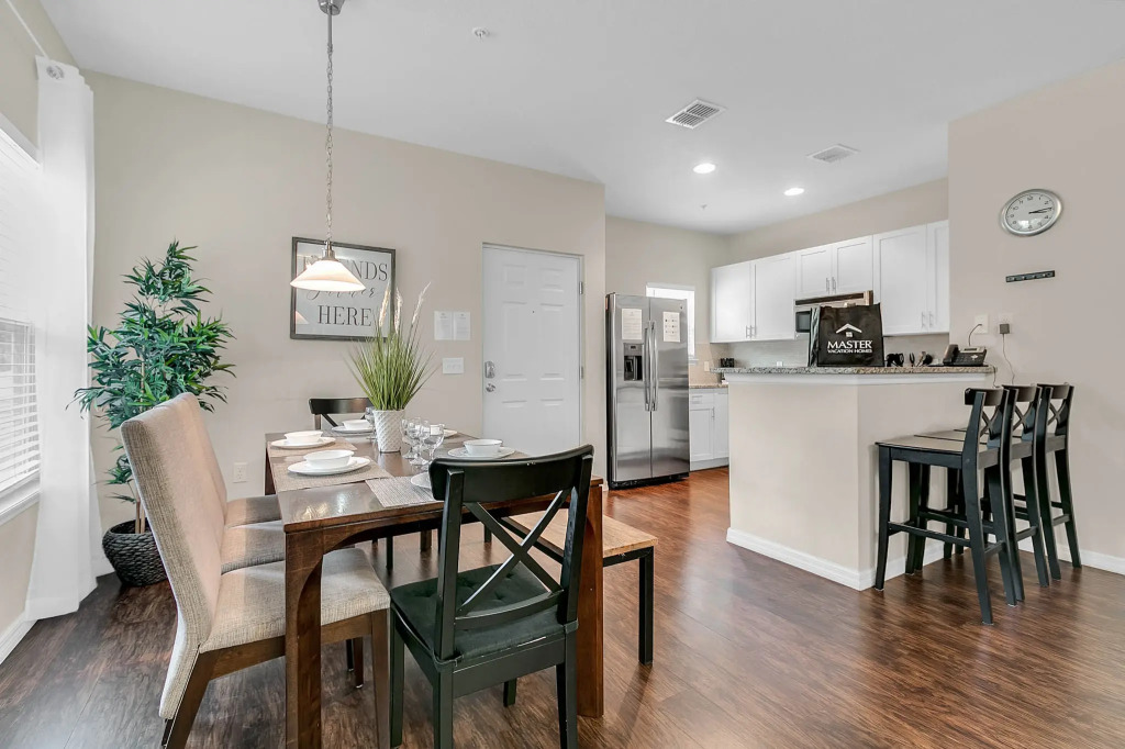 4 Bd 3 Ba Lucaya Village 14-101