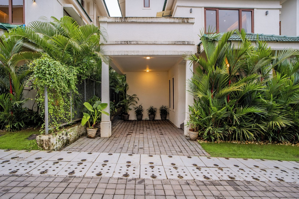 ELIVAAS 3 BHK with Pvt Pool - Azalea