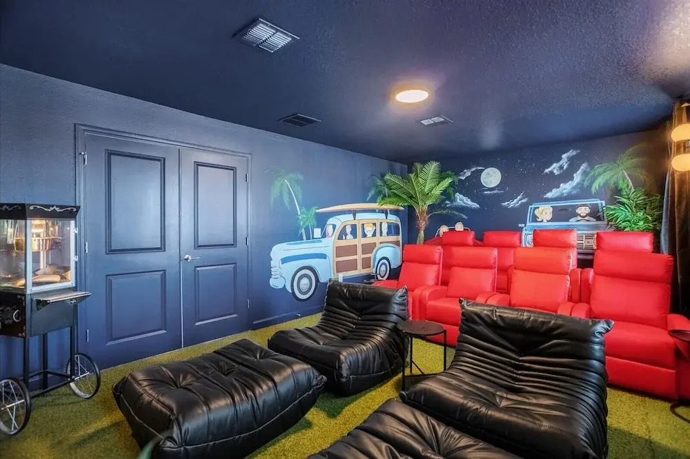 Upstay24-PPLHomeThemeRoomsPoolSpaCinema