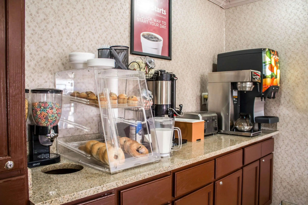 Econo Lodge Akron Copley Northwest