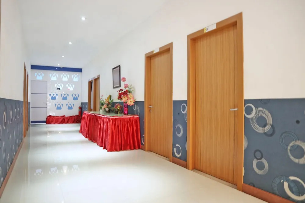 Hotel O M Authentic Kost Man