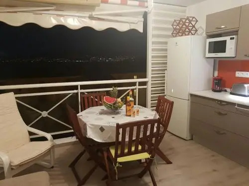 Studio vue sur la baie de Fort de France