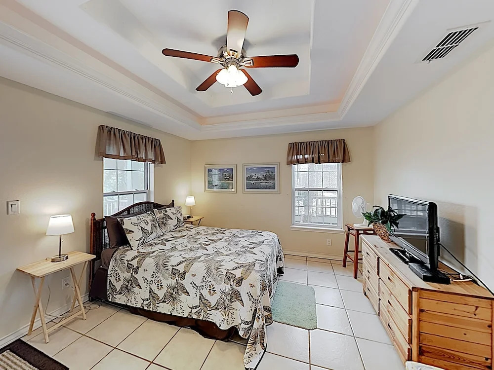 New Listing! Shoreside W/ Pool - 1 Block To Beach 2 Bedroom Duplex