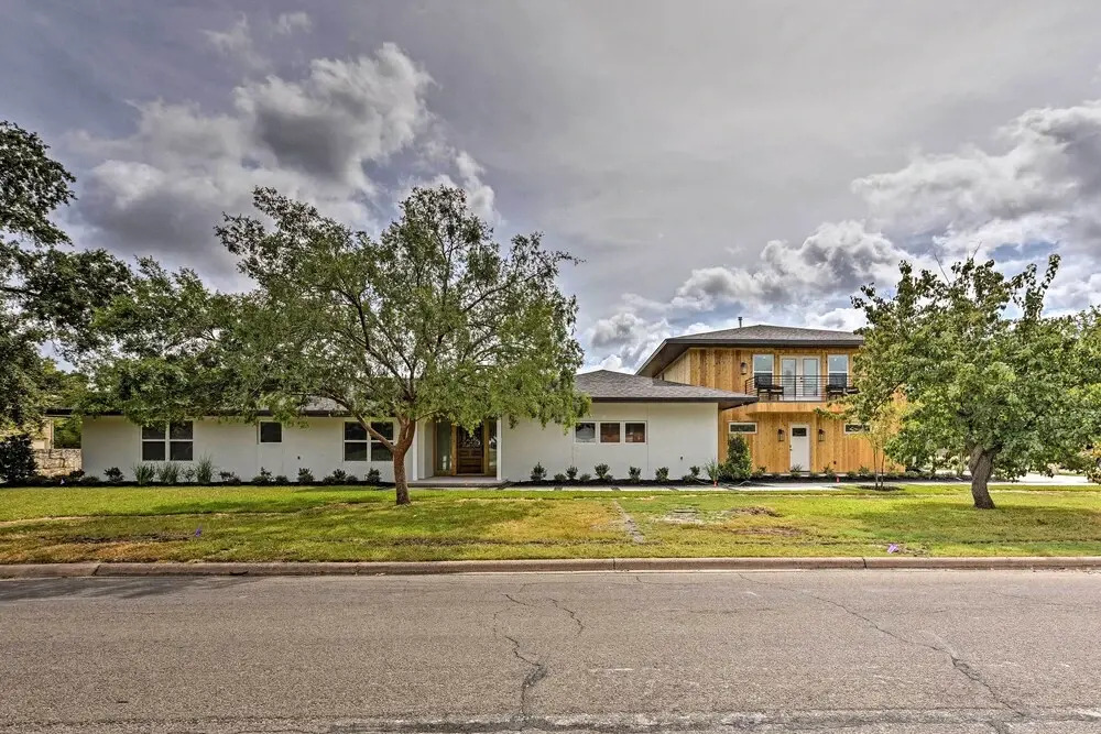 Elegant College Station Home - Walk to Texas A & M