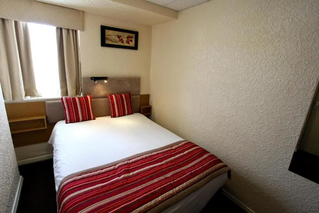 Clifton Court Hotel