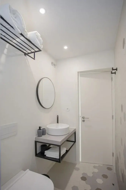 Liiiving - Luxury Beachfront Apartment V