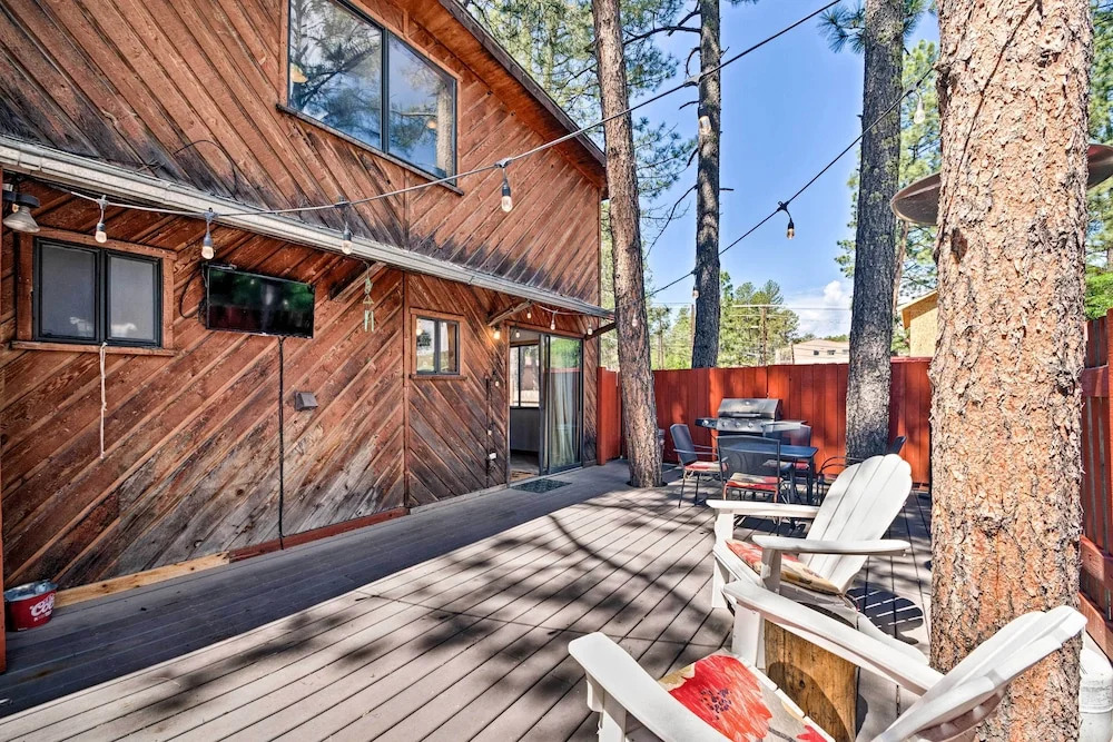 Ruidoso Cabin w/ Deck & Grill - Walk to Town!
