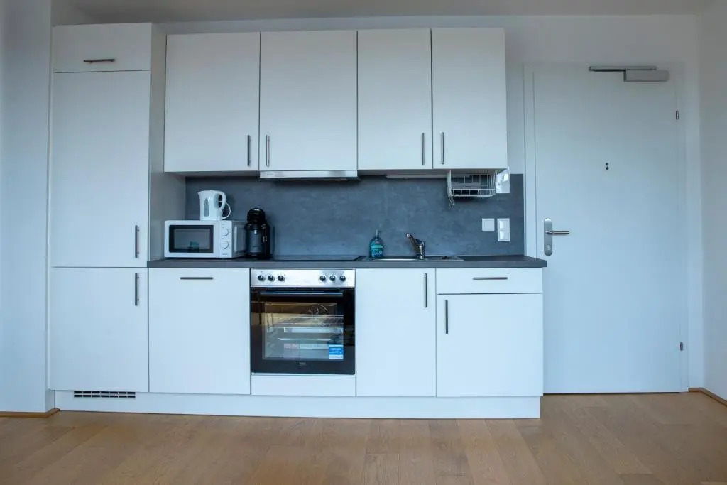 Maureen Lovely 2 Bedroom Unit with Community Pool
