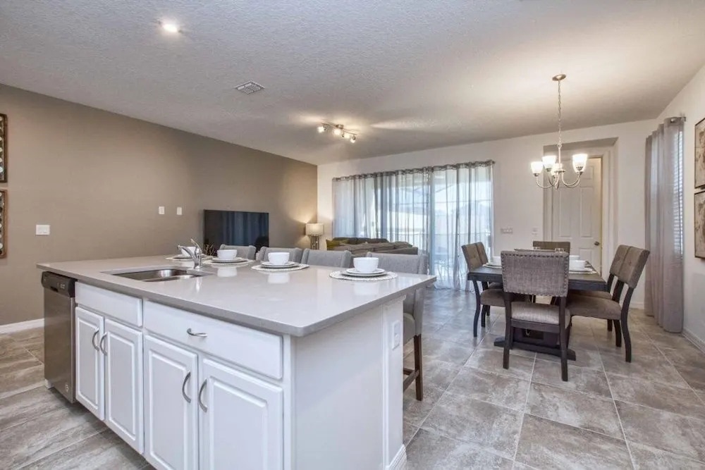 5 Bedrooms Townhome w- Splashpool - 8205SA 5 Townhouse by RedAwning