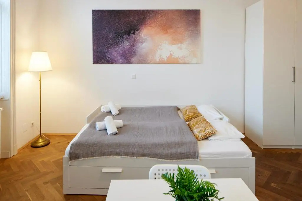 Nice Studio Close To Metro III (Adults Only)