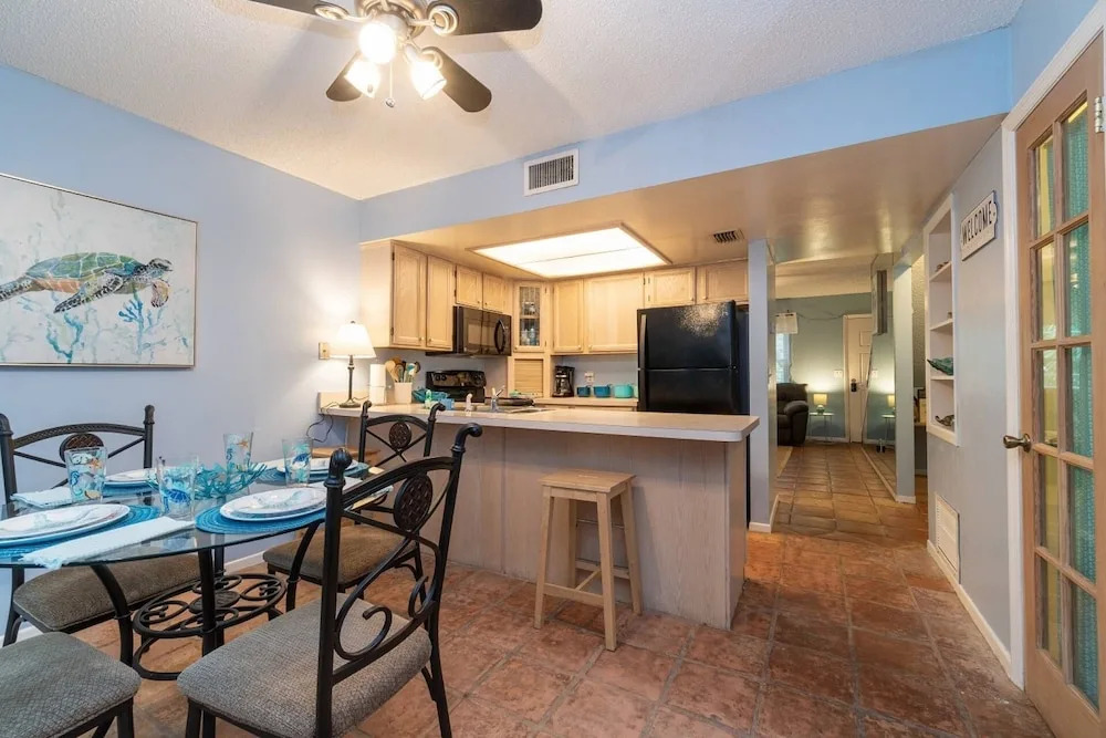 New Smyrna Beach Townhouse/flagler Ave/beach/walk Everywhere and Pet Friendly!