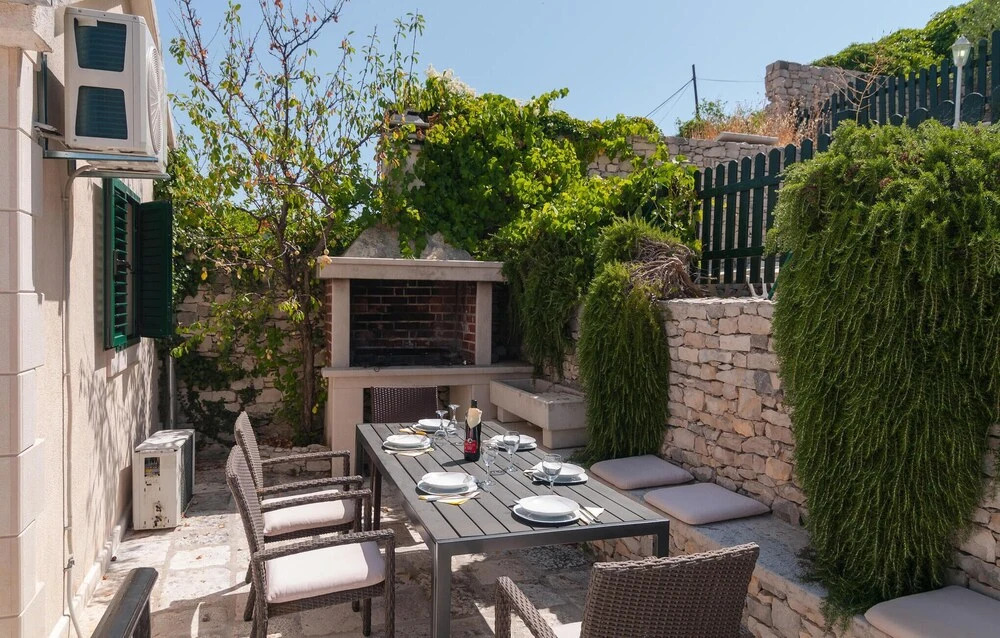 Awesome Home in Pucisca With 7 Bedrooms, Wifi and Outdoor Swimming Pool