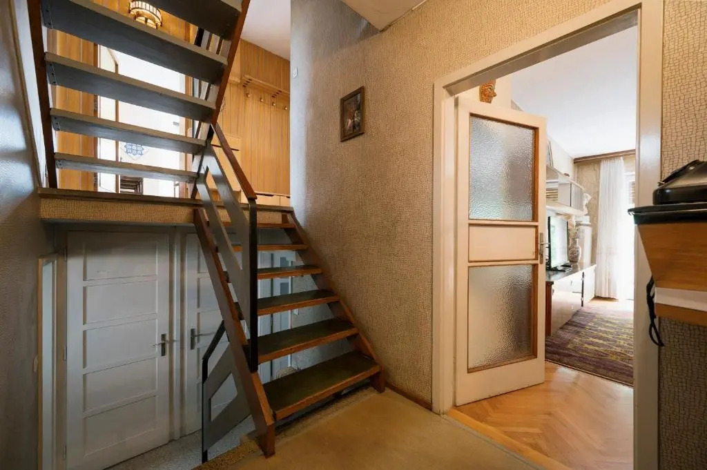 Ljubljana C17 - 5 Bedroom Private House with a Garden
