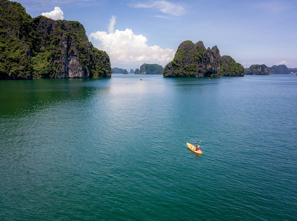 Heritage Line Ginger Cruise - Halong Bay & Lan Ha Bay