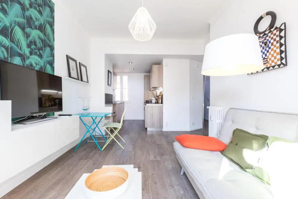 Cosy 1 Bdr Near Garibaldi Square - Top Floor & AC