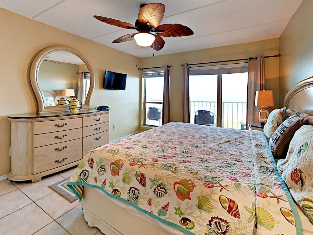 4400 Gulf Blvd Condo Unit 406