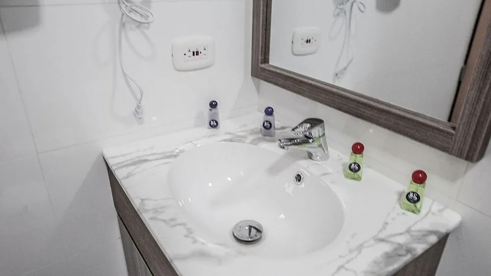 B&E Aparta-Suites Hotel
