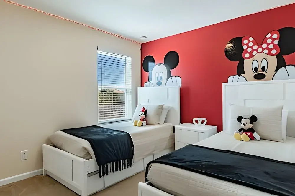 Solterra 6br, 4 Ensuites, Pool & Game Room
