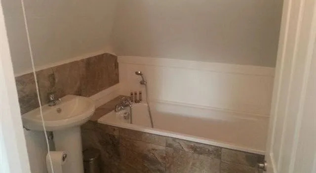 Cliff House B&B & The Moorings Apartments - Guest house