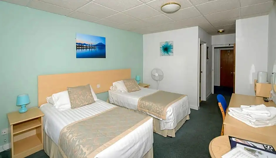 Sandown Park Lodge