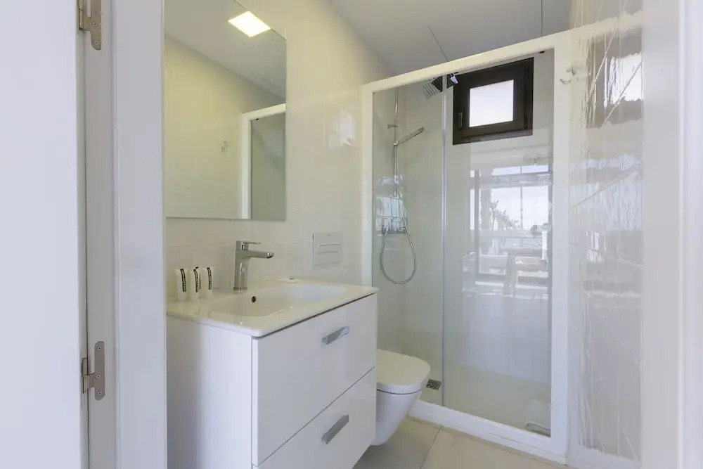 RENTHAS Calabeach Apartment