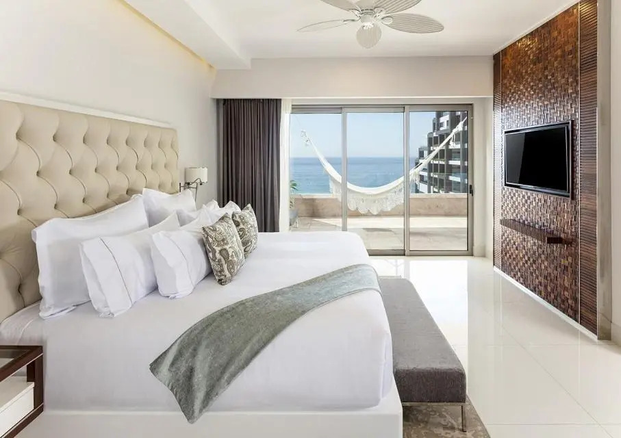 Luxe 2 BR Condo on the Beach
