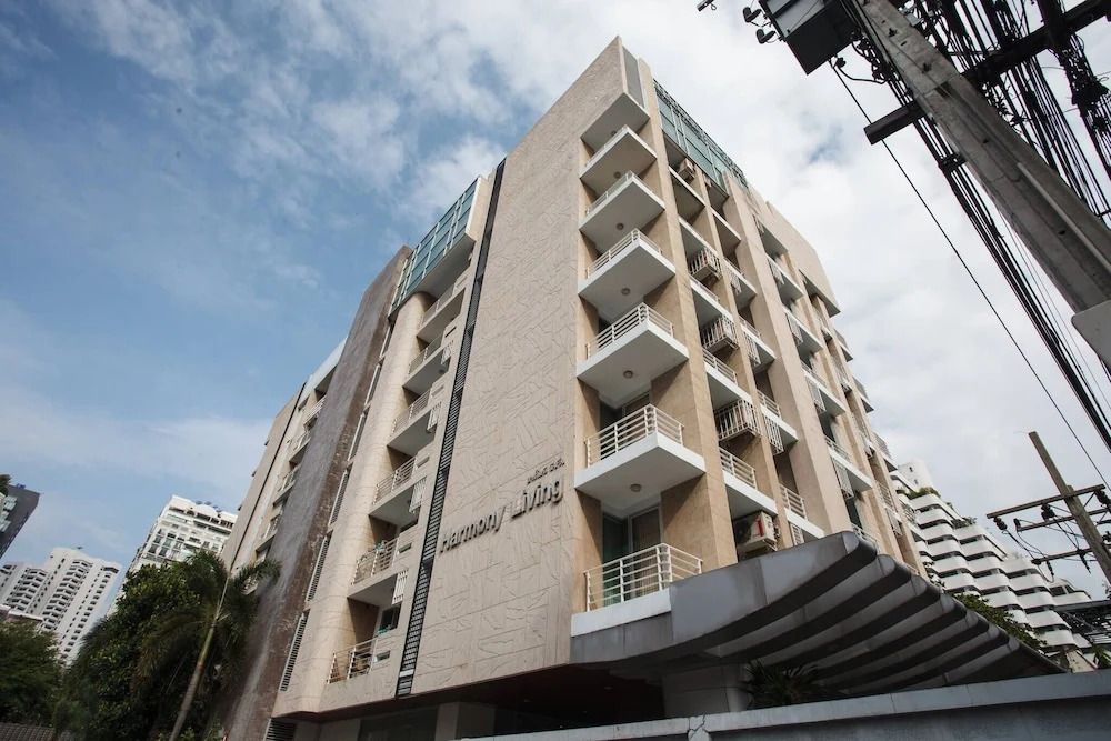 7A - 2 Bedrooms and 2 Bathrooms Located at Downtown Apartment With Shared Pool