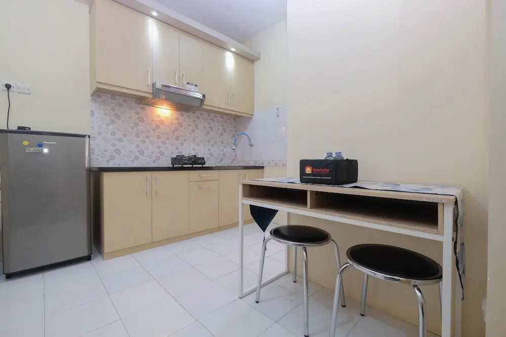 Nice and Comfy 1BR Apartment at MT Haryono Residence By Travelio
