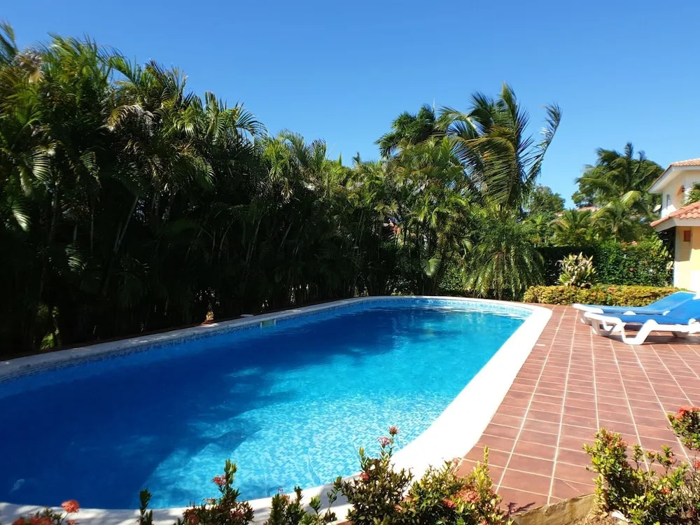 Great Privacy 3 Bedroom Villa Near the Beach