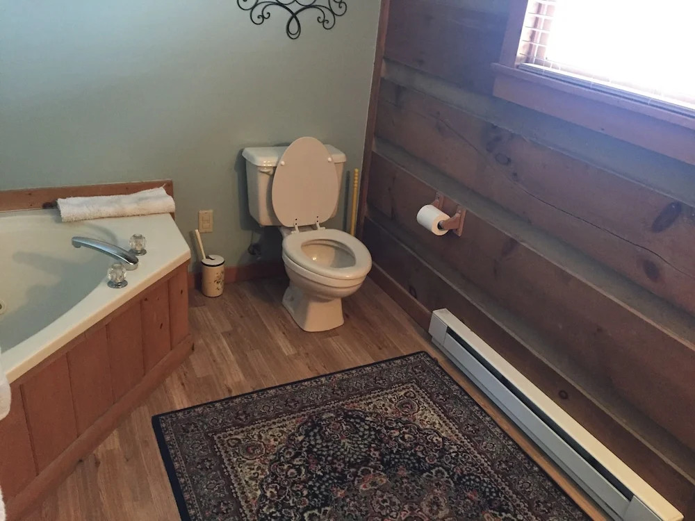 Timber Ridge #2 3 Bedrooms 2 Bathrooms Cabin