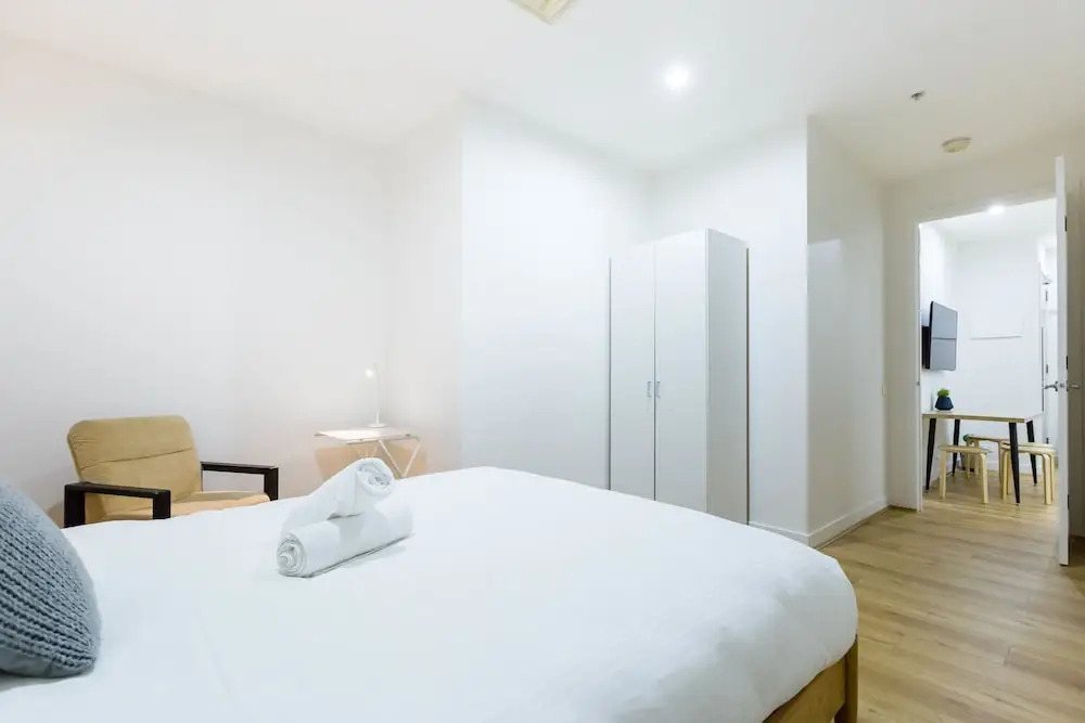 HAZEL, 3BDR Melbourne Apartment