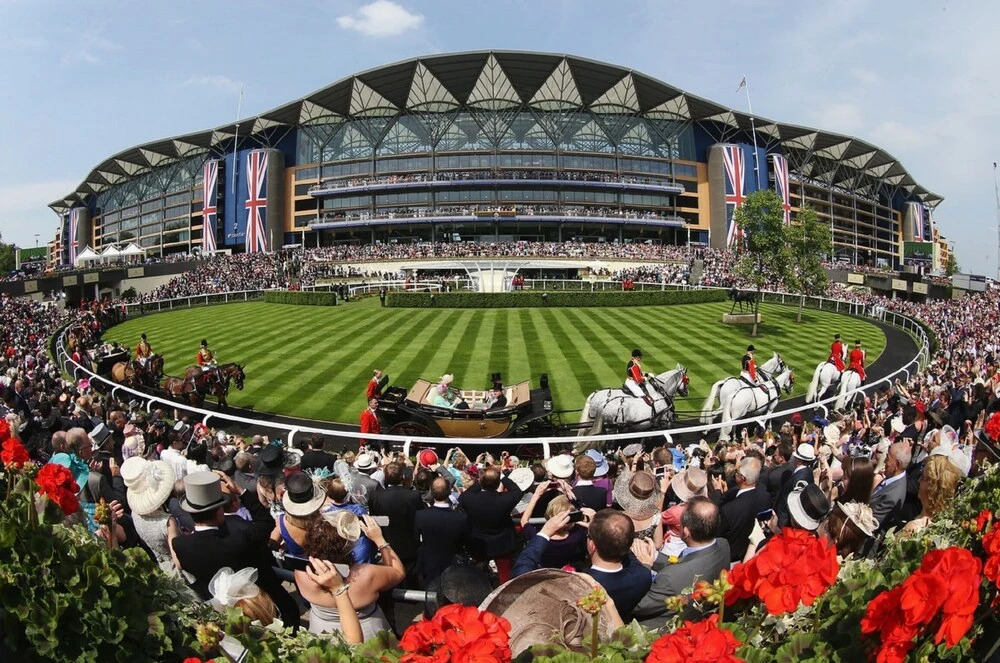 Luxury Riverside Home, Near Windsor Castle. Legoland & London Within 20 Minutes