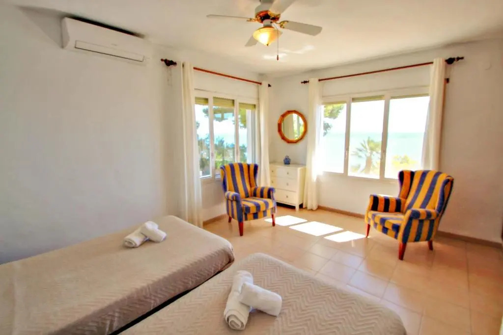 Celia - oceanfront villa in Costa Blanca