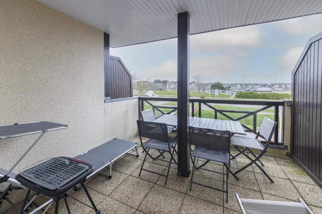 Appartement vue sur le port avec piscine commune