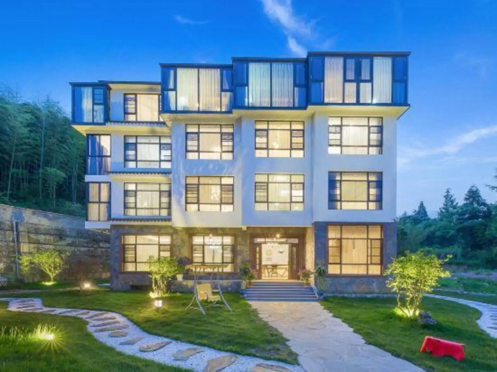 Anji Qingyun Mountain Residence, Cloud Grassland Light Luxury Pool Designer Resort